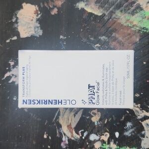 OLE HENRIKSEN PHAT Glow Facial